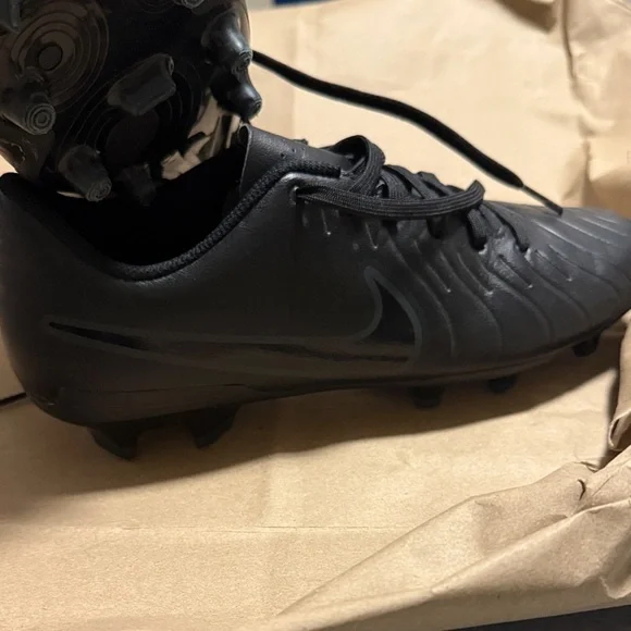 Nike Black Men's Athletic Cleats - Picture 5 of 5
